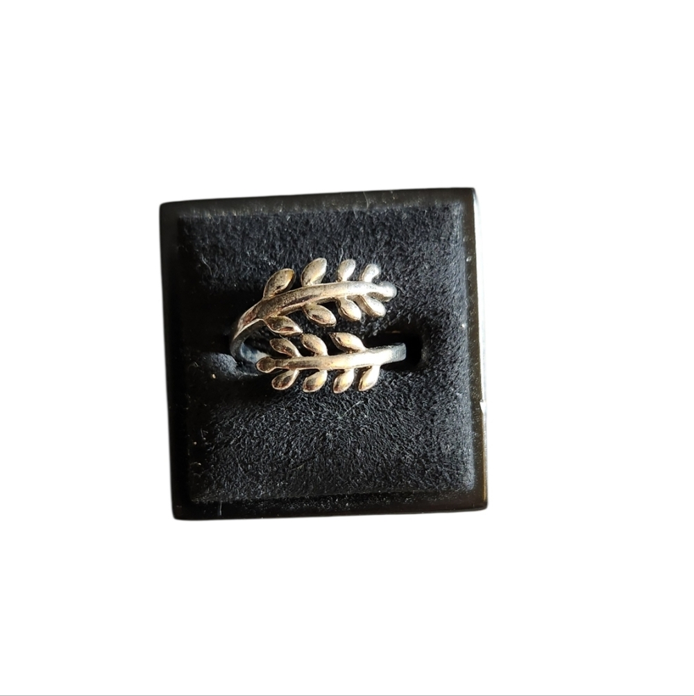 Size 7 Leaf Motif Silver-Tone Ring - Delicate Leaf Design Wrap Ring
